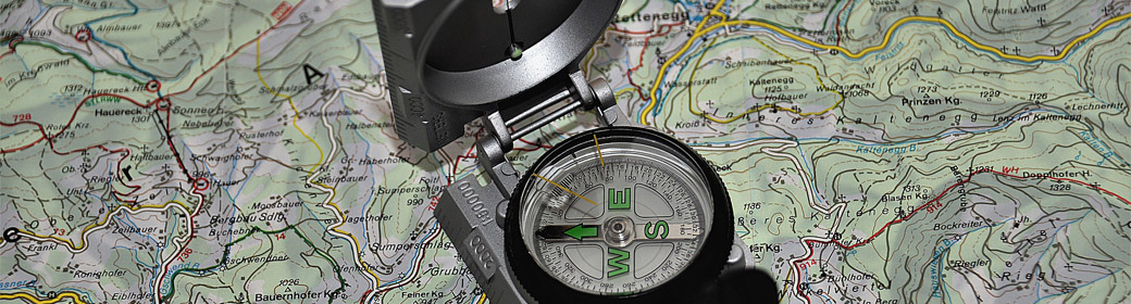 Kompass auf Karte